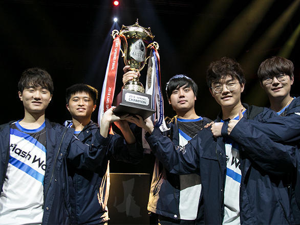 开云官网-PSG险胜FLY，Perkz开启传奇时刻鏖战多局淘汰赛，引爆全场热议