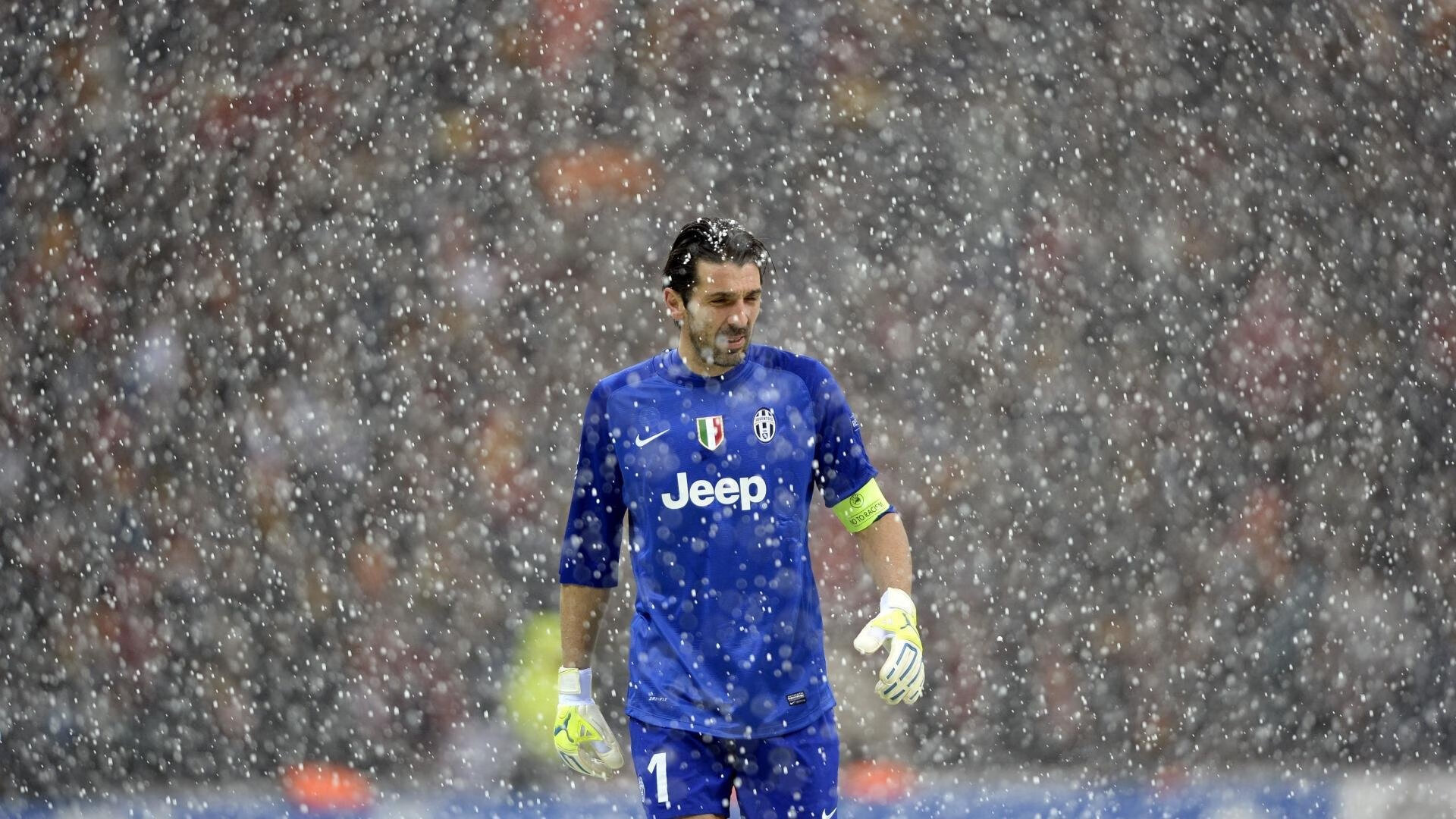 开云体育官网-平民国王的弑神之夜，米切尔48分接管焦点战，铁血绿军黯然俯首